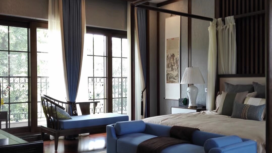 金堂木為湖濱藍郡別墅提供鋁包木門窗案例