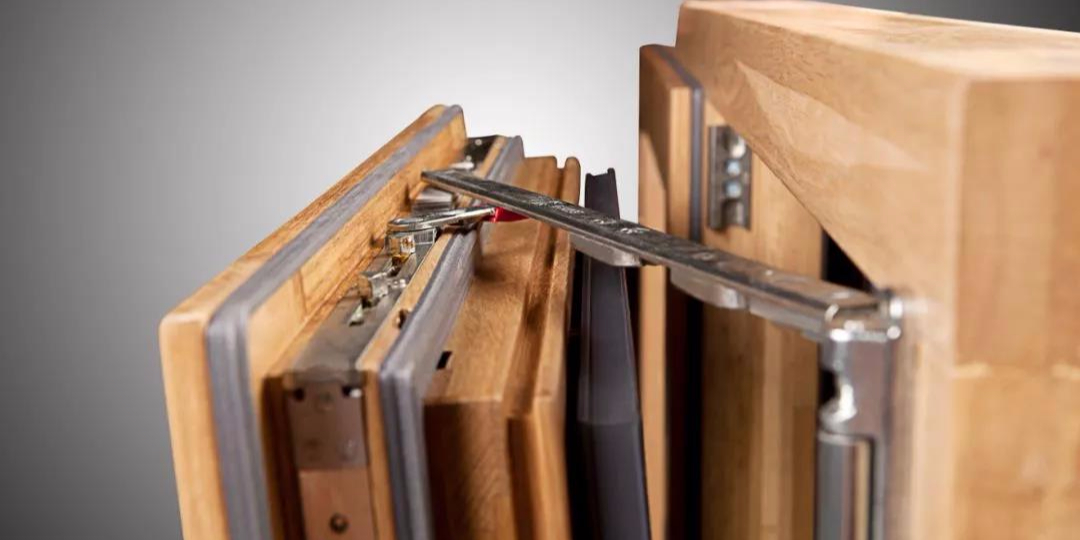 油漆決定了鋁包木門窗的使用壽命