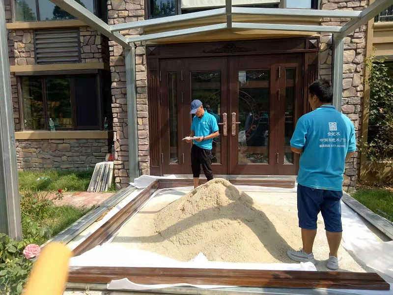 鋁包木門窗安裝現場