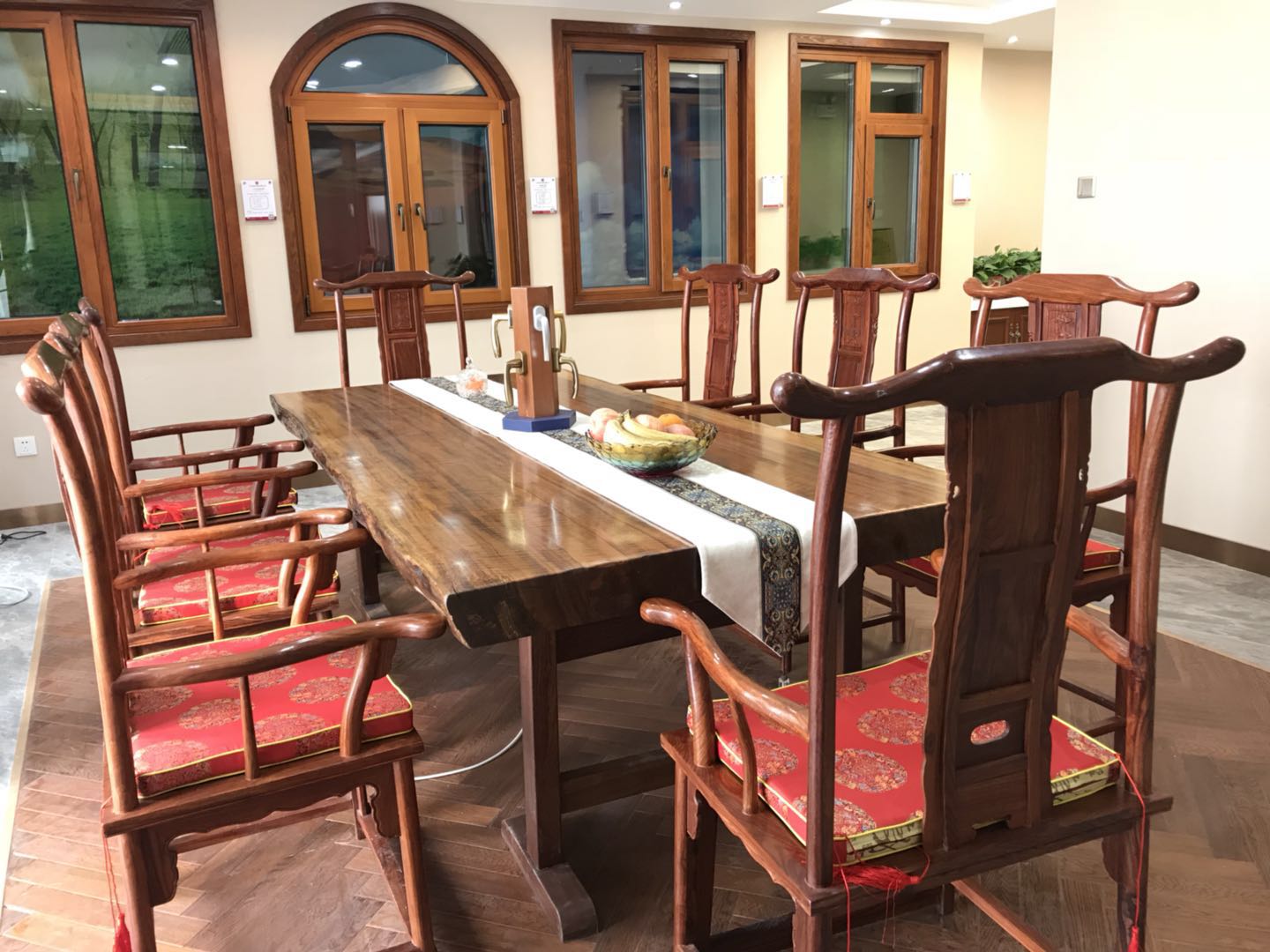 金堂木鋁包木門窗企業會議室