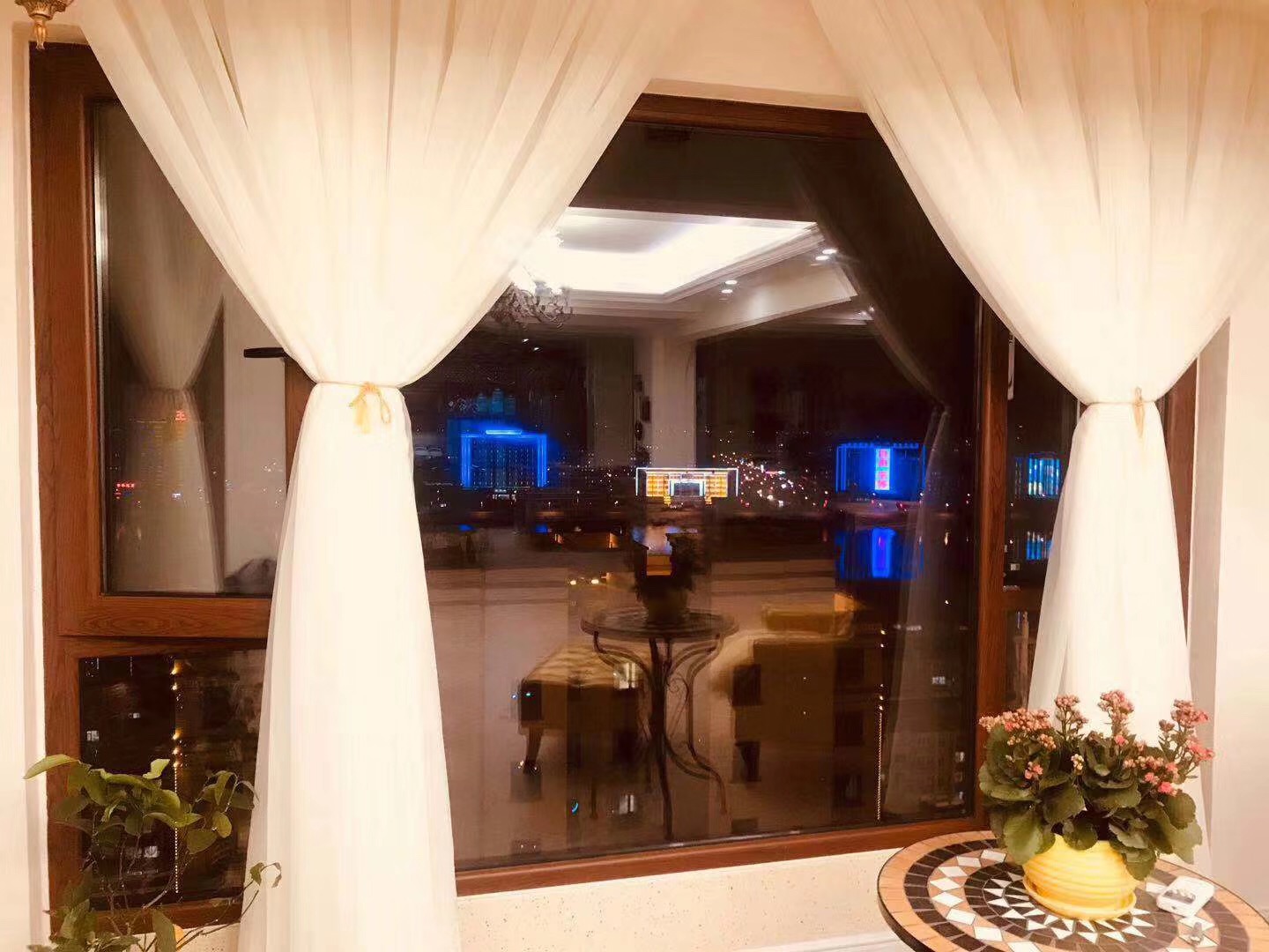 更換鋁包木門窗后場景