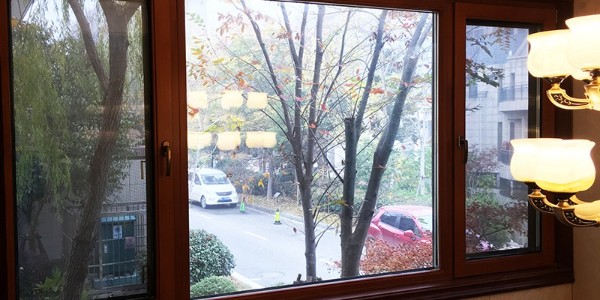 在網(wǎng)絡(luò)上挑選鋁包木門(mén)窗廠家靠譜嗎